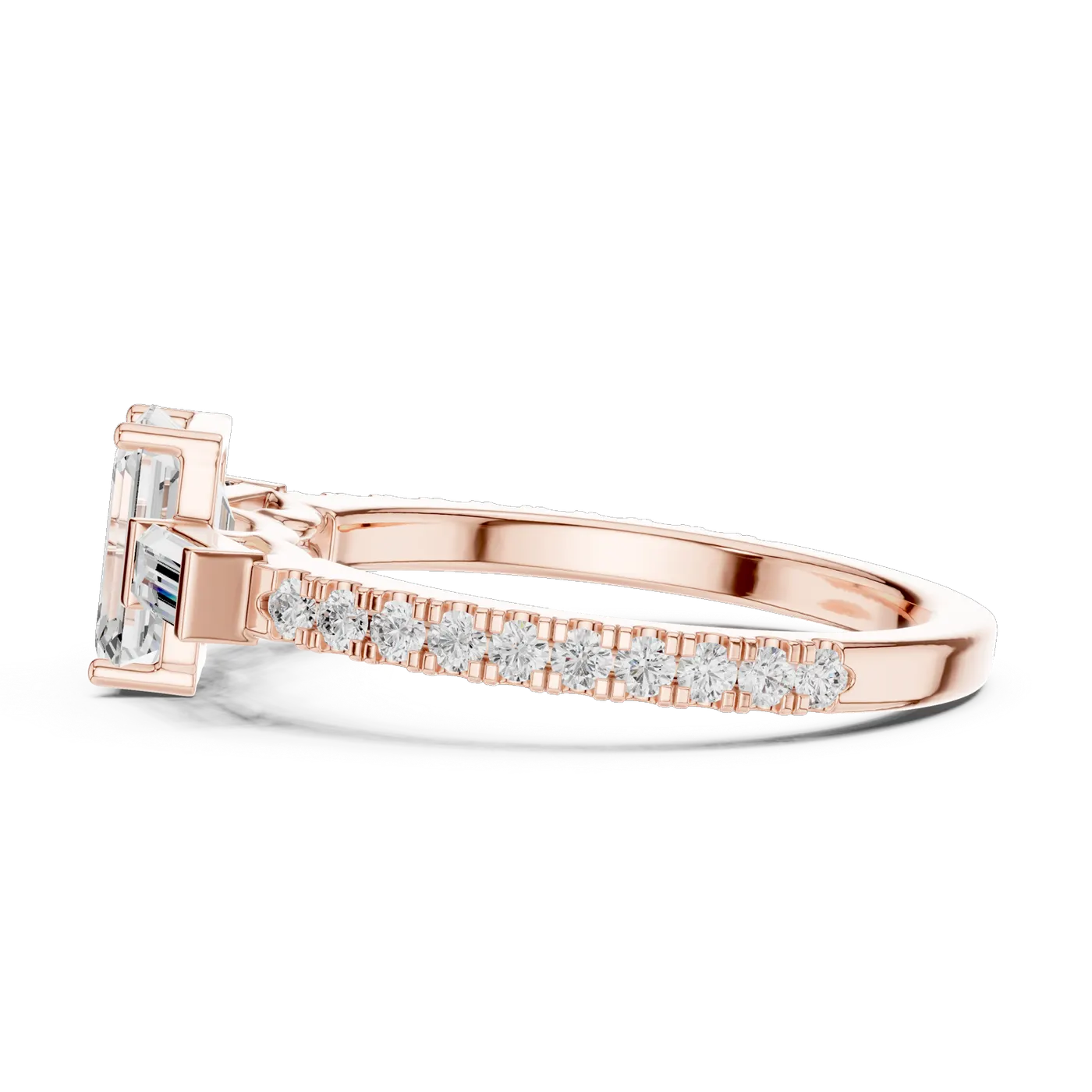 Bague de fiançailles Iris 0,69 ct n°4 en or rose 18 carats, diamant taille émeraude, vue 3